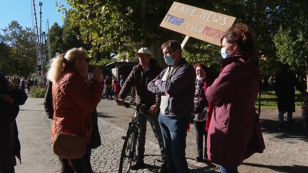 Friedliche Proteste für und gegen Corona-Politik in Konstanz