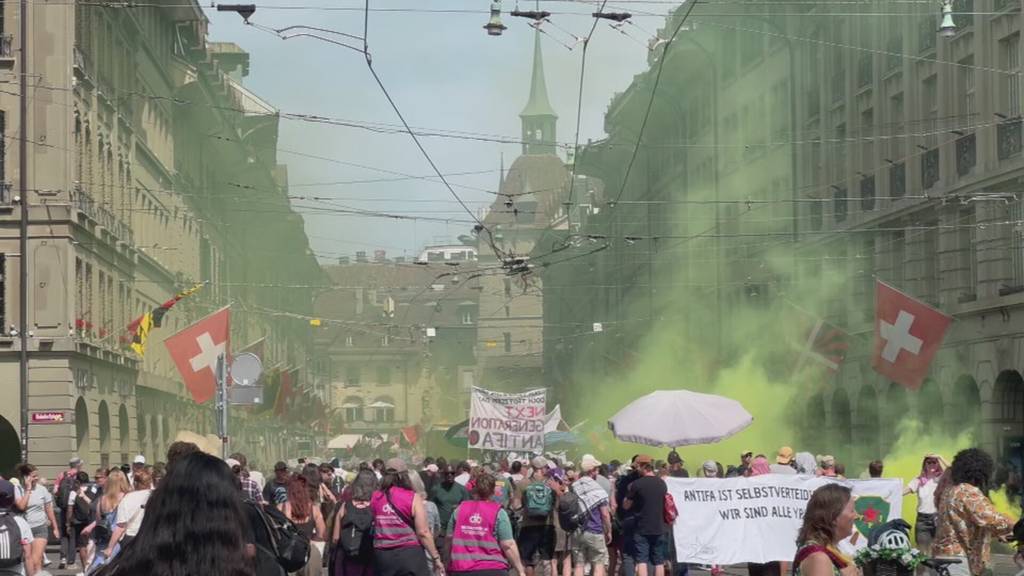 Antifa zieht am Samstagnachmittag durch Bern