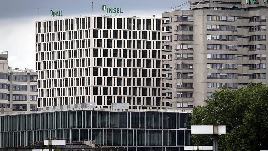 Das Insel-Spital in Bern. Im Juni hatte die Insel-Gruppe wegen roter Zahlen einen Stellenabbau angekündigt. (Archivbild)