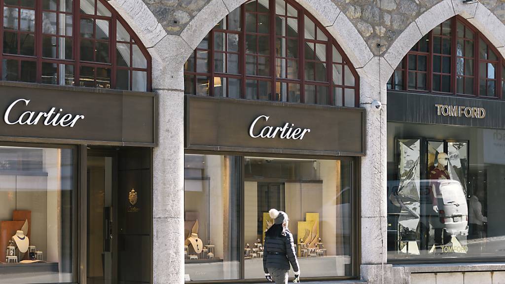 Der Uhren- und Schmuckkonzern Richemont mit der Marke Cartier hat im Weihnachtsquartal dem Corona-Einbruch in Europa getrotzt und etwas mehr Umsatz erzielt. (Archivbild)