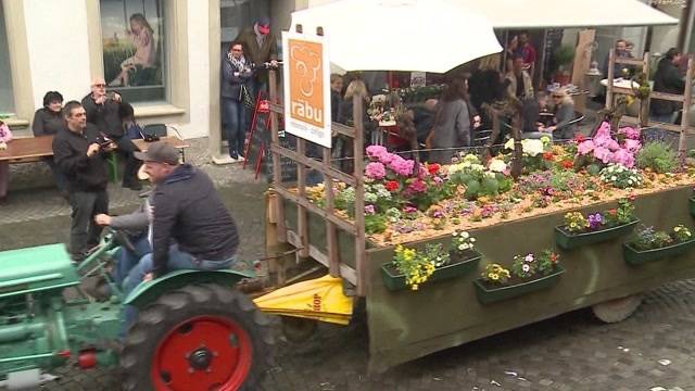 Blumen-Streetparade