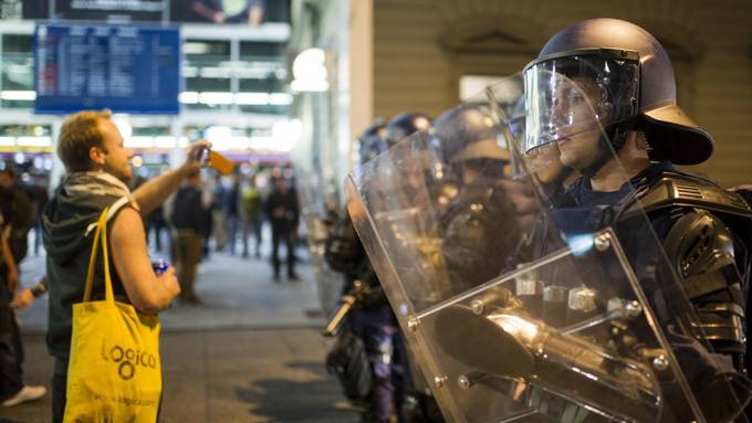 Winterthurer Polizei rüstet sich wegen Fussball und Demos neu aus
