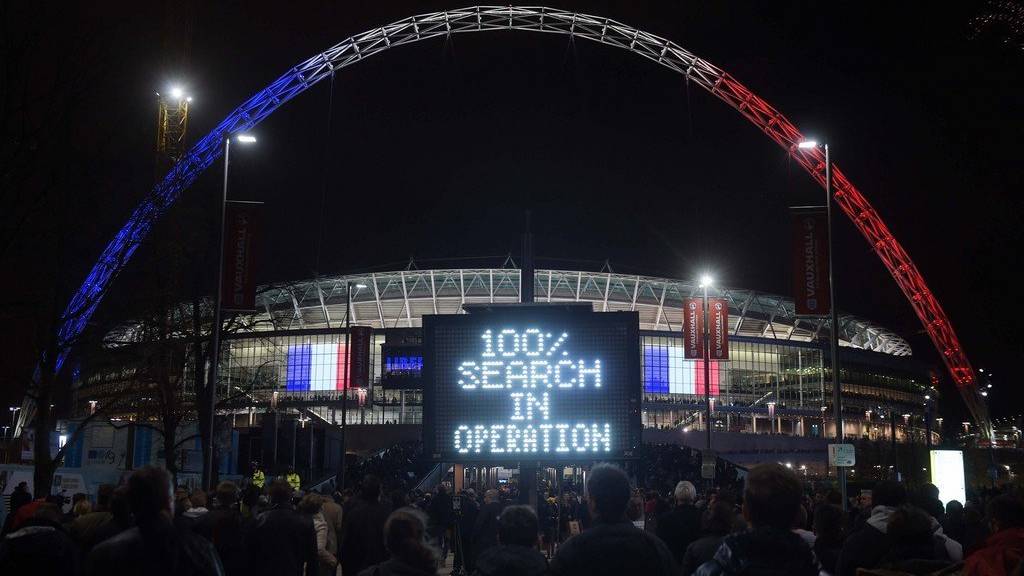 Im Wembley-Stadion zeigen sich die Fussballfans solidarisch. (KEYSTONE/CAMERA PRESS/James Veysey)