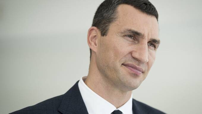 St.Galler Bus fährt Klitschko in Restaurant