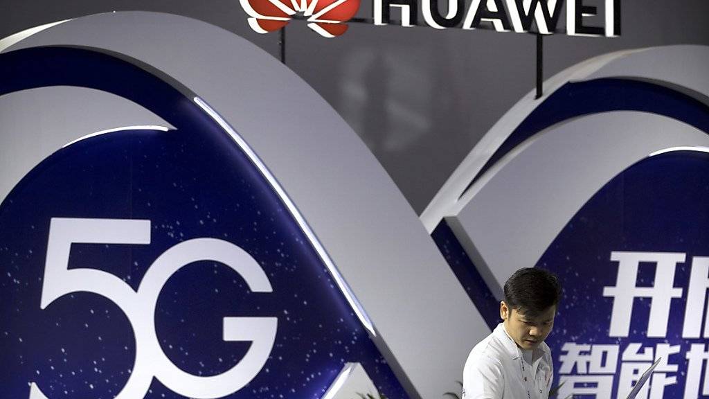 Huawei setzt darauf, in vielen Ländern bei der Aufrüstung der Mobilfunknetze auf die neue Technologie 5G mitmischen zu können - obwohl die USA gegen das chinesische Unternehmen vorgehen. (Archiv)