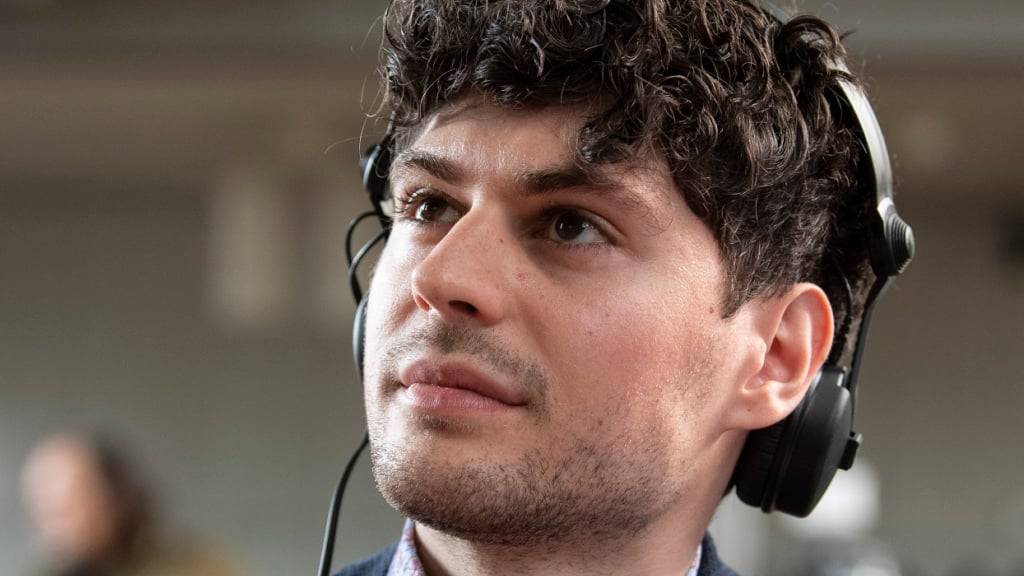 Luzian Franzini, Zuger Kantonsrat der Alternativen-die Grünen (ALG), kritisiert die Zahlung aus dem Zuger Lotteriefonds für die Sektion "Aktion für vernünftige Energiepolitik Schweiz, kurz Aves.