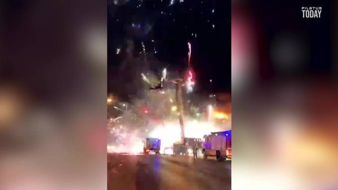 Verfrühtes Silvester-Feuerwerk nach Brand an Markt in Russland