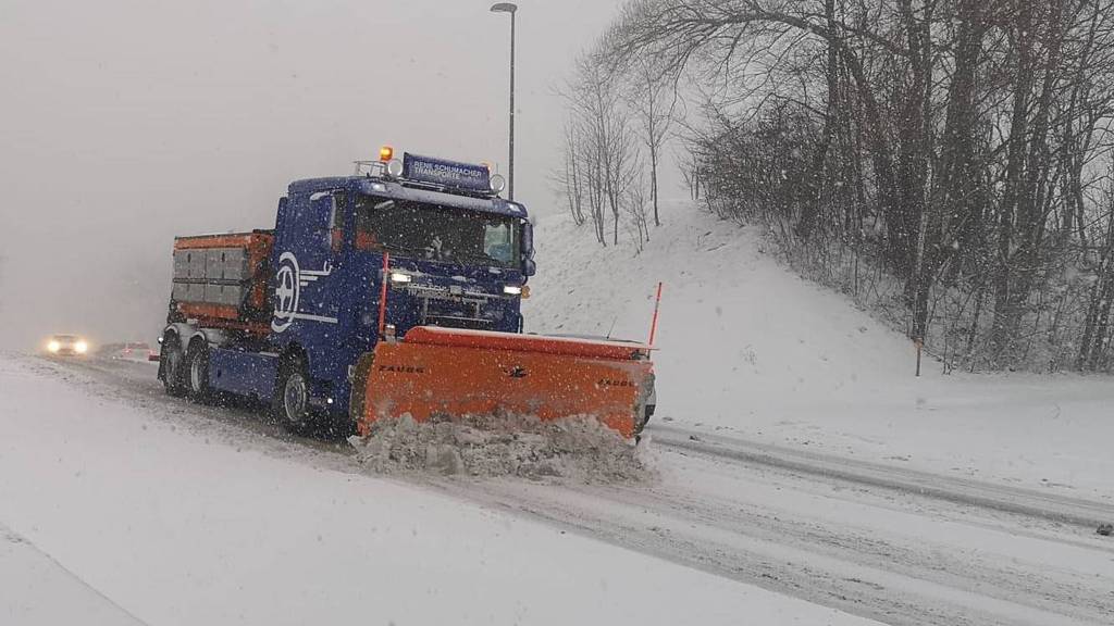 60 Unfälle wegen Schneefall im Aargau