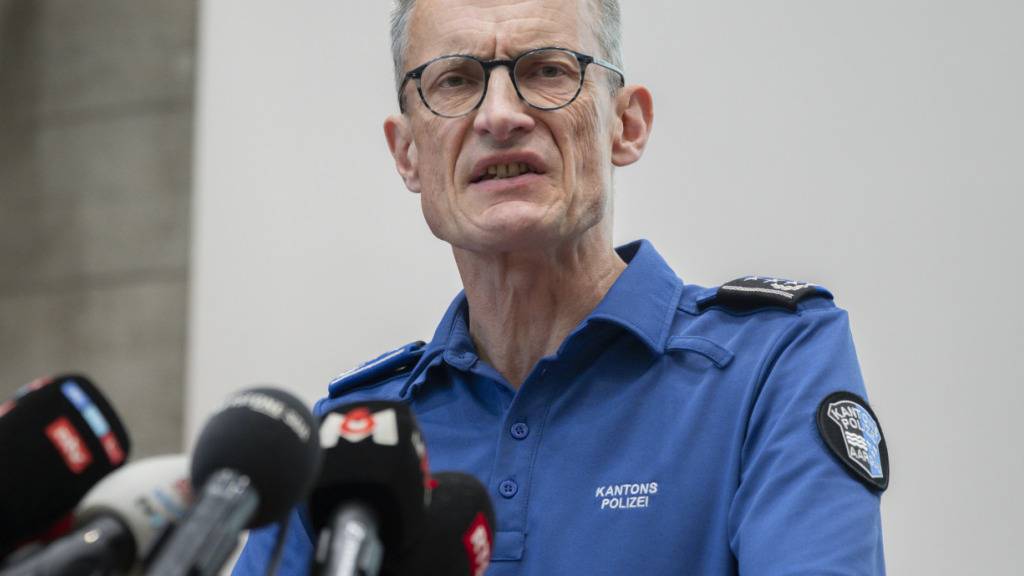 Gemäss Angaben des Aargauer Polizeikommandanten Leupold handelt es sich bei der getöteten Frau und den fünf Verletzten um Zufallsopfer.