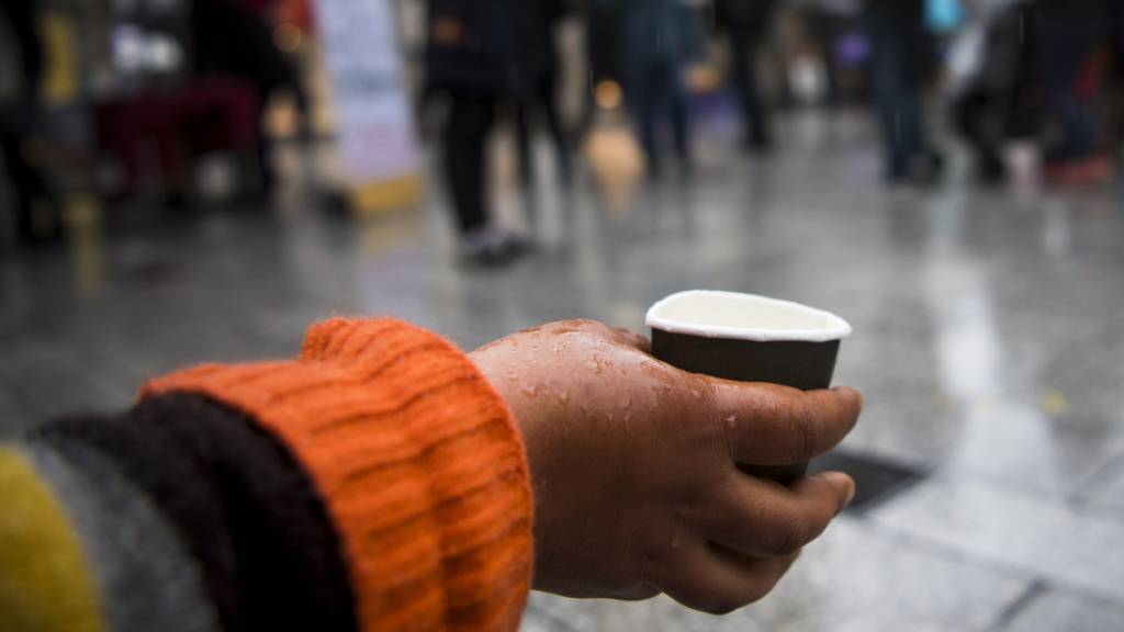 Menschenhandel: Zwei Bulgaren, Vater und Sohn, brachten Landsleute zum Betteln in die Schweiz. Ein Gericht in Genf verurteilte die beiden zu Gefängnisstrafen von sieben und dreieinhalb Jahren. (Symbolbild)