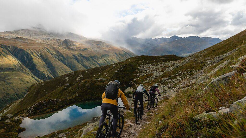 Zwei neue Routen über fünf Schweizer Alpenpässe eröffnen diesen Sommer. (Symbolbild)