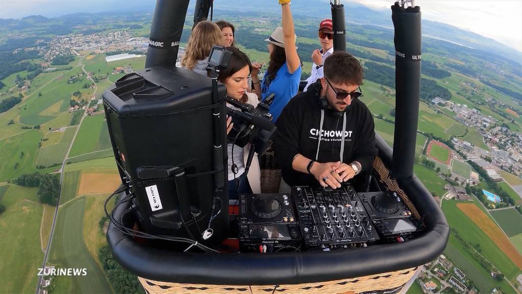 DJ im Heissluftballon