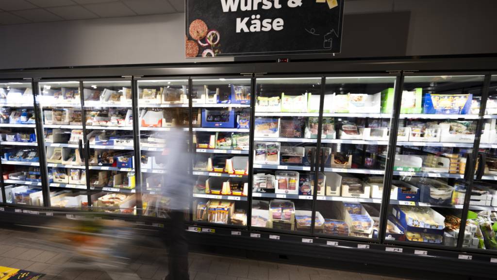 Die deutschen Konsumenten müssen beim Einkauf von Lebensmitteln erneut tiefer in die Tasche greifen. (Archiv)