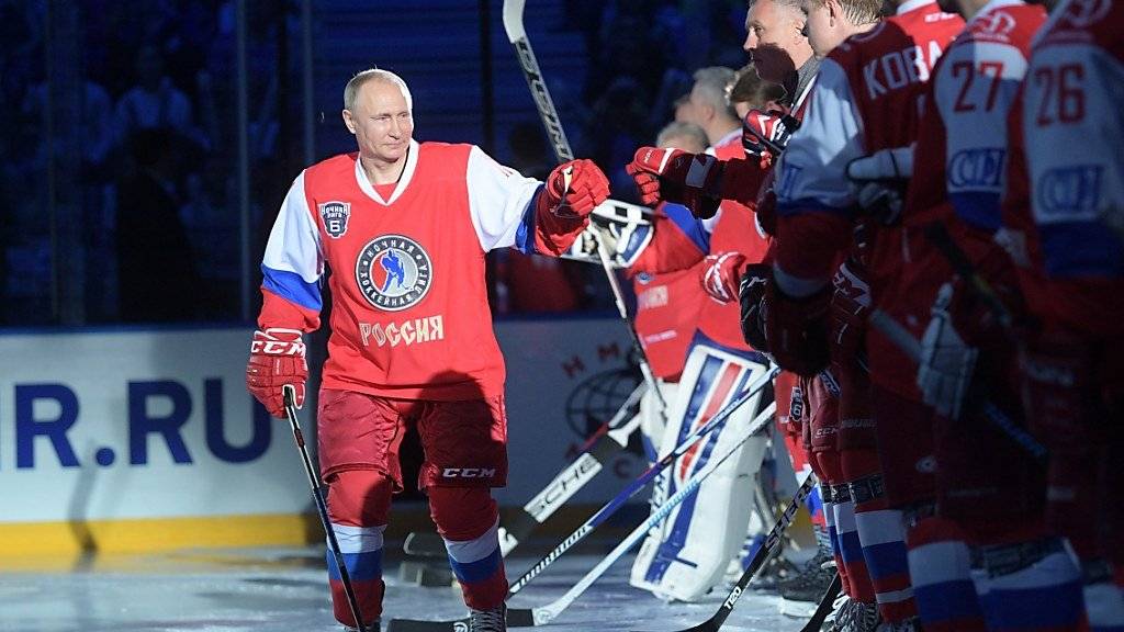 Russlands Präsident Wladimir Putin als Hockey-Spieler