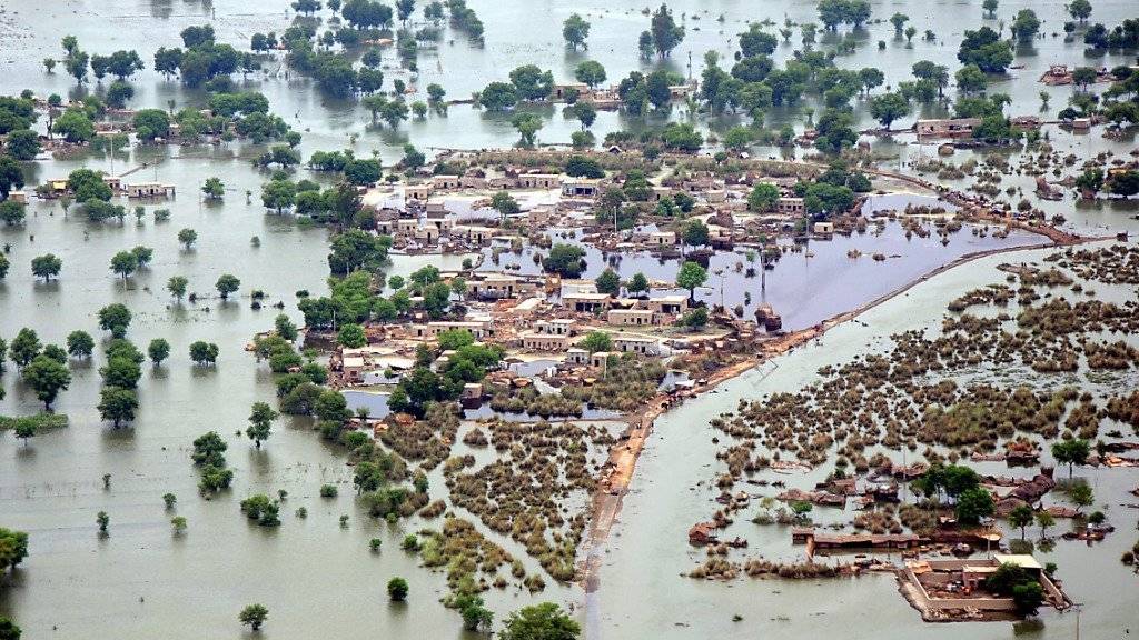 Die pakistanische Region Rohjan wurde 2010 nach schweren Regenfällen überflutet: Besonders Entwicklungsländer sind von extremen Wetterereignissen betroffen, schreibt Germanwatch.