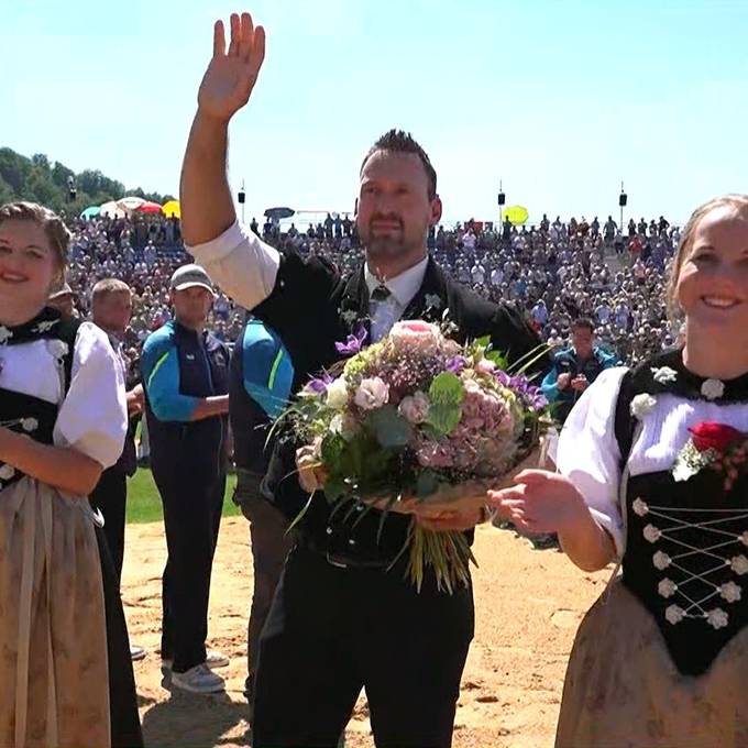 Kilian Wenger hängt Schwingerhosen in Burgdorf an den Nagel