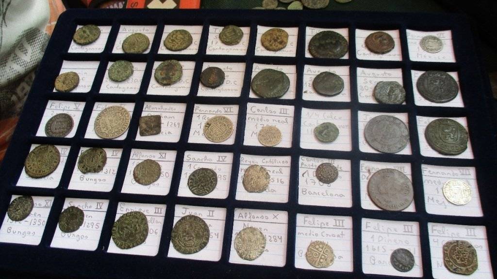 Dieses Foto der spanischen Polizei zeigen beschlagnahmte historische Münzen.