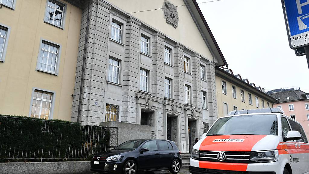 Das Zürcher Bezirksgericht hat am Montag einen 48-Jährigen wegen der Tötung seiner Ehefrau verurteilt.. (Archivbild)