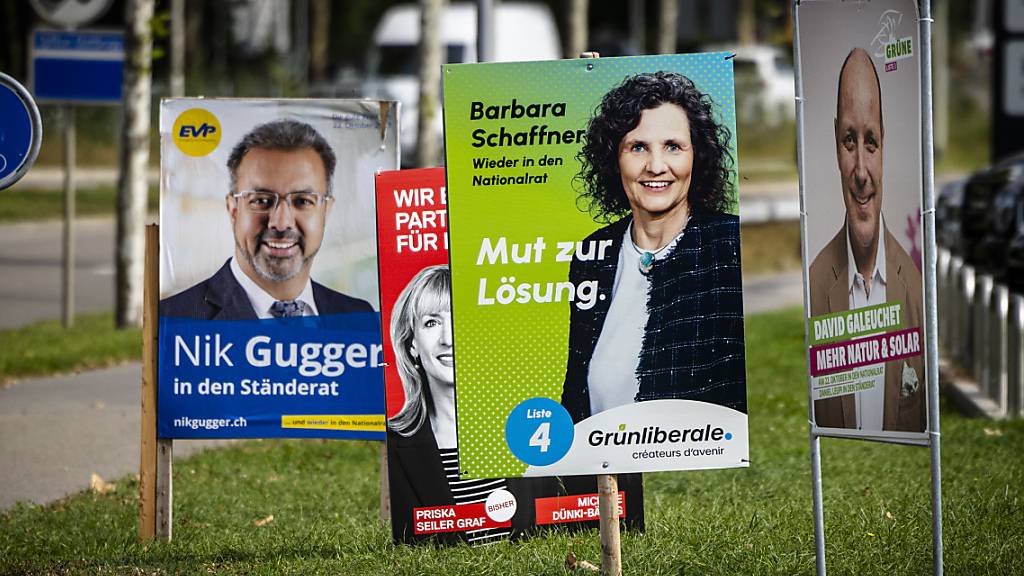 Die Mitte-Links-Parteien des Kantonsrats fordern eine angemessene Anzahl Plakate vor Wahlen, die gratis und bewilligungsfrei aufgestellt werden dürfen. (Archivbild)