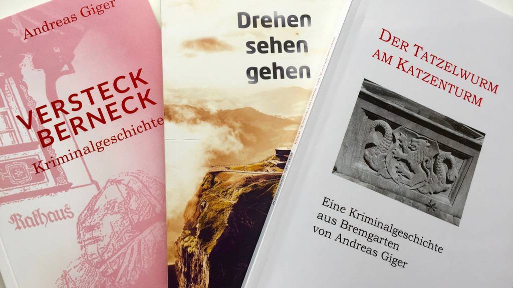 Drei der sieben bereits veröffentlichten Gemeindekrimis von Andreas Giger (Bild: zVg)