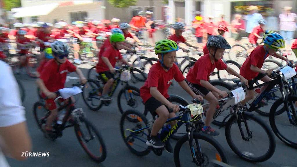 Tour de Suisse sorgt in Einsiedeln für Volksfest