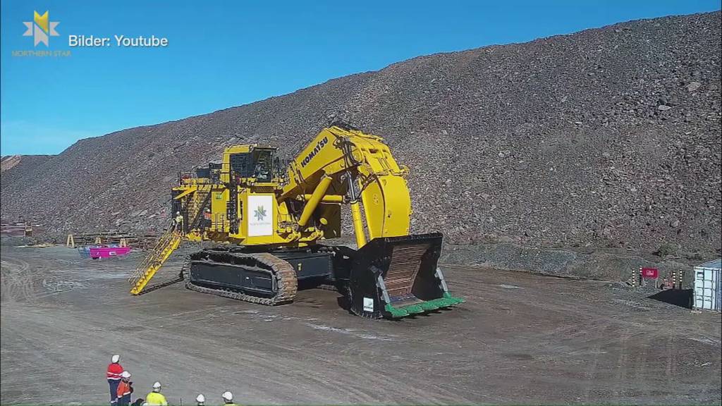 Minenbagger auf dem Weg in die Ostschweiz
