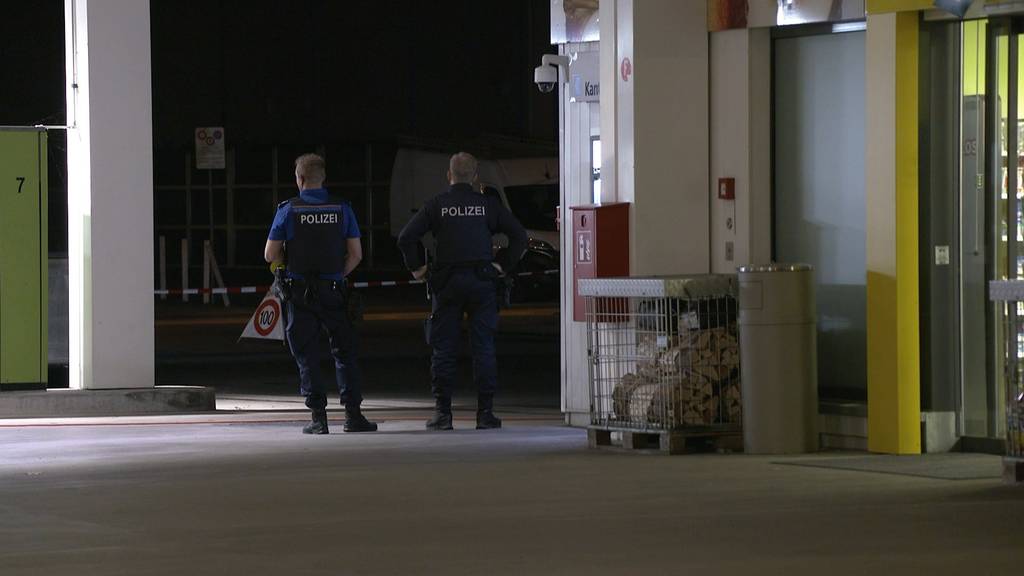 BMW-Fahrer flüchtet nach Auseinandersetzung an Tankstelle – Polizei sucht Zeugen