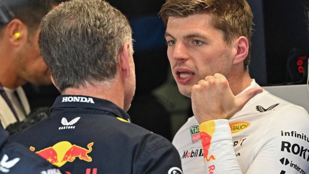 Max Verstappen (rechts/im Gespräch mit Teamchef Christian Horner) will wieder Rennen gewinnen