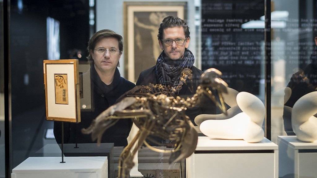 Die beiden Kuratoren Stefan Zweifel, links, und Juri Steiner, rechts, kreieren die Ausstellung zum Unruhejahr 1968 im Zürcher Landesmuseum. Die Besucher sollen sich «naiv hinein leben» können in die damalige Zeit.
