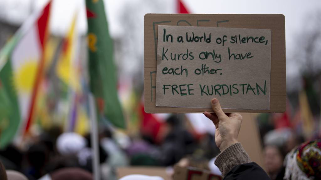 In den vergangenen zwei Wochen haben Exilkurden fast täglich in Schweizer Städten gegen die Angriffe auf ihr Gebiet in Nordsyrien demonstriert. (Archivbild)