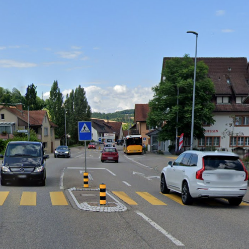 Polizeikontrolle am Fussgängerstreifen – 3 Autofahrer mit Handy am Steuer erwischt