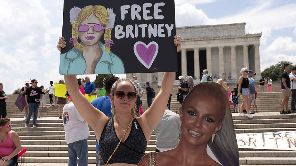 Unterstützerin von Popstar Britney Spears bei einer Kundgebung vor dem Lincoln-Monument in der US-Hauptstadt Washington.