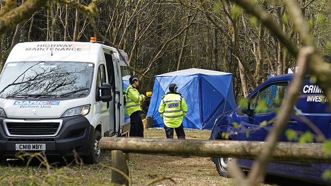 Polizei findet auf Suche nach vermisster Frau Leiche im Wald