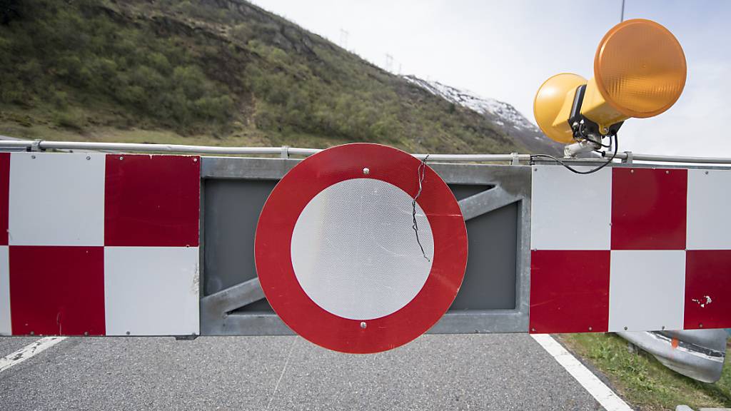 In Frutigen im Berner Oberland sind am Mittwoch nach einem Steinschlag mehrere Häuser vorsorglich evakuiert worden. Auch die Zufahrten ins Gefahrengebiet wurden gesperrt. (Archivbild)