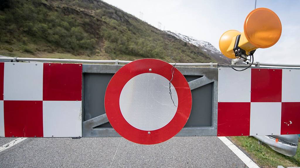 In Frutigen im Berner Oberland sind am Mittwoch nach einem Steinschlag mehrere Häuser vorsorglich evakuiert worden. Auch die Zufahrten ins Gefahrengebiet wurden gesperrt. (Archivbild)