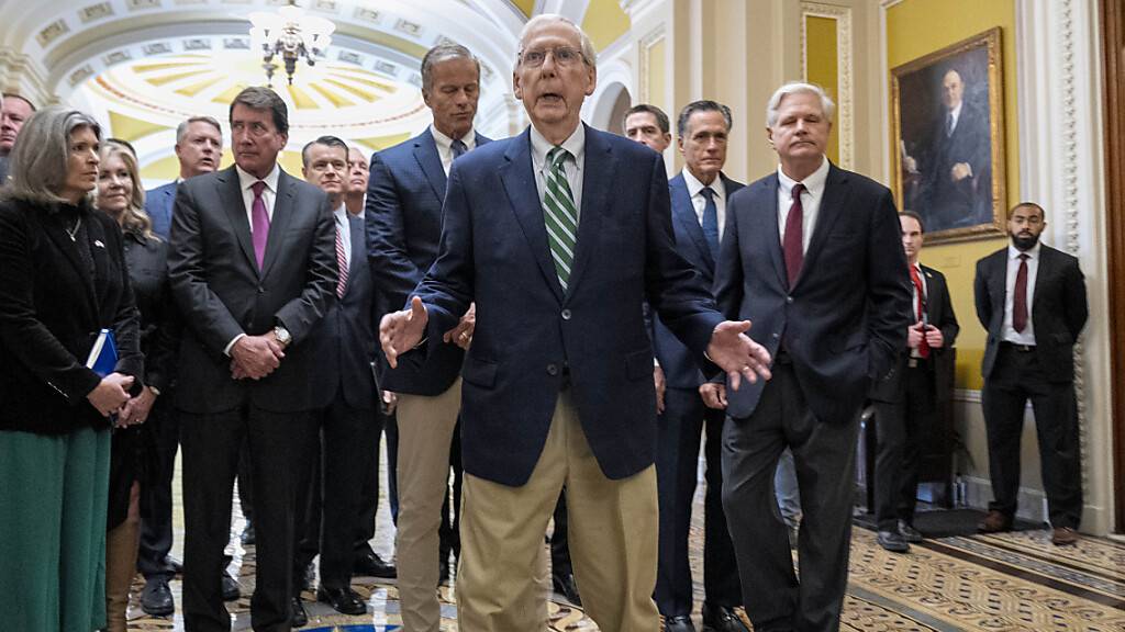 Kurz vor einem drohenden Stillstand der Regierungsgeschäfte hat der Top-Republikaner McCarthy einen neuen Versuch angekündigt, der im letzten Moment einen sogenannten Shutdown verhindern soll. Foto: Andrew Harnik/AP/dpa