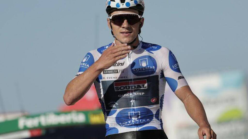 Remco Evenepoel bejubelt seinen dritten Etappensieg an dieser Vuelta