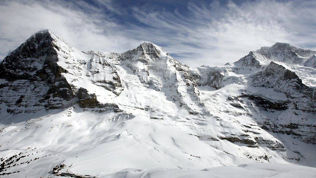 Nicht gestossen, sondern gezogen: Die Alpen sind nach Ansicht von Schweizer Forschern keine Knautschzone von Kontinentalplatten. Im Bild Eiger, Mönch und Jungfrau im Berner Oberland. (Archivbild)