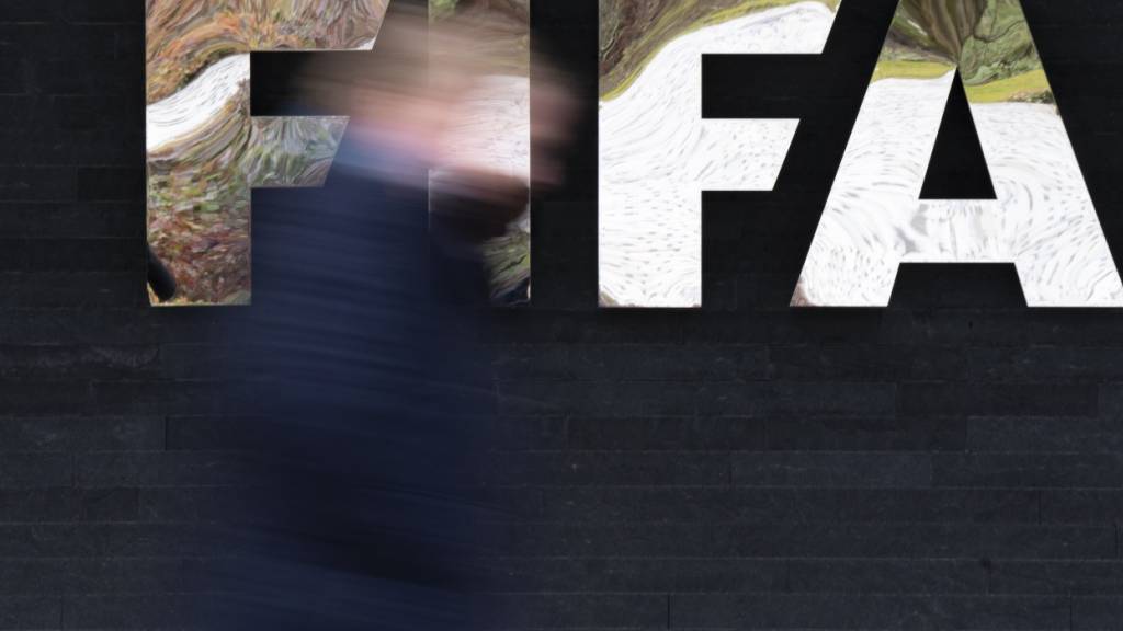 Gegen die Investorenpläne des Weltverbands FIFA regte sich Widerstand. (Archivbild)