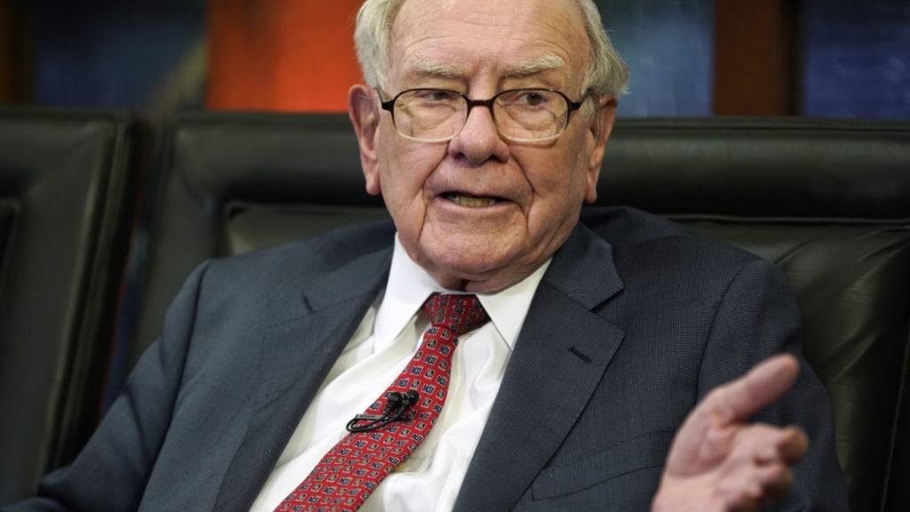 Zieht sich nach 60 Jahren von der Spitze seiner Investmentfirma Berkshire Hathaway zurück: Der 94-jährige Warren Buffett.