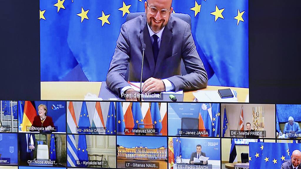 dpatopbilder - Charles Michel (M, oben), Präsident des Europäischen Rates, spricht bei der Videokonferenz der EU-Staats- und Regierungschefs zum Haushaltsstreit. Foto: Olivier Matthys/AP Pool/dpa