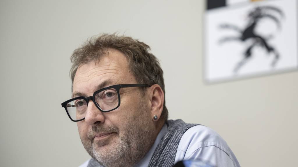 Regierungsrat Peter Peyer (SP) sieht nach der Brandkatastrophe im Wallis keinen Handlungsbedarf bei den Brandschutzvorschriften in Graubünden. (Archivbild)