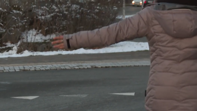 Nach mehreren Unfällen: Fussgänger sollen wieder Handzeichen geben