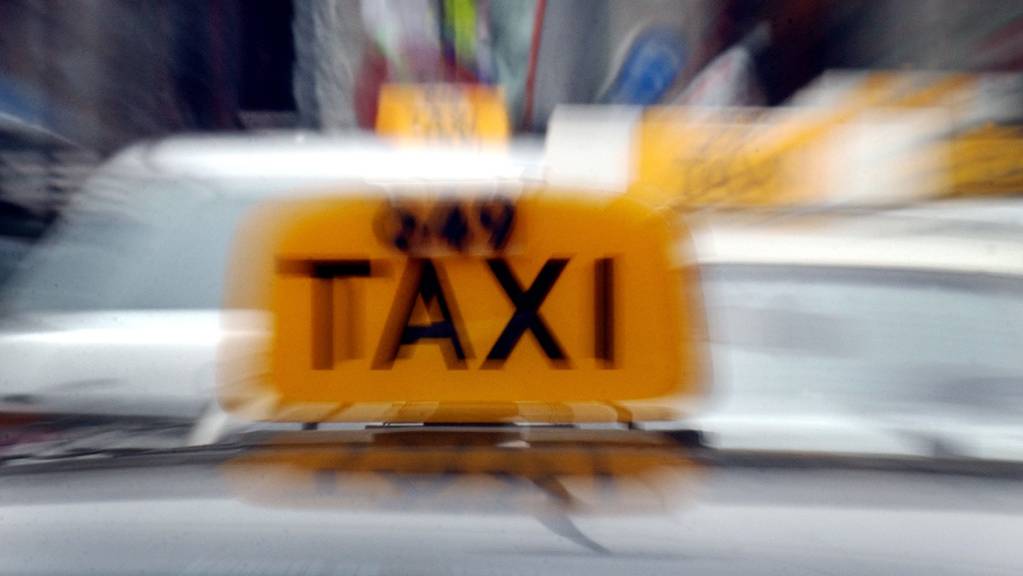 Einem Luzerner Taxifahrer wird eine weitere sexuelle Nötigung einer Kundin vorgeworfen. (Symbolbild)