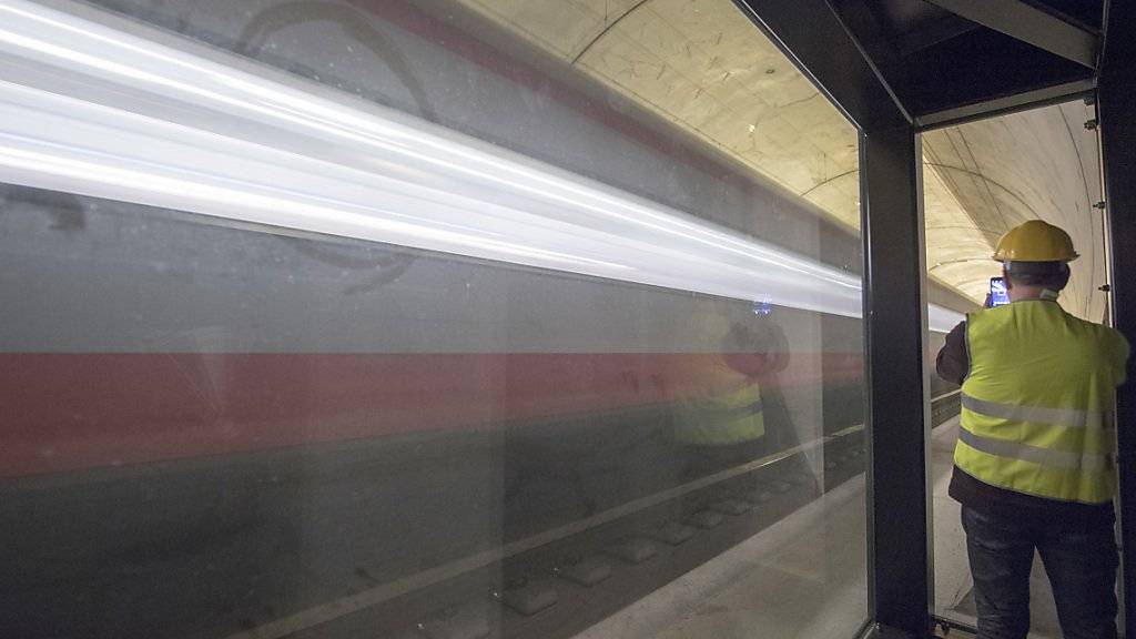Positive Bilanz: Insgesamt sind in rund 18 Monaten Betrieb rund 70'000 Züge durch den Gotthard-Basistunnel gefahren. (Archivbild)