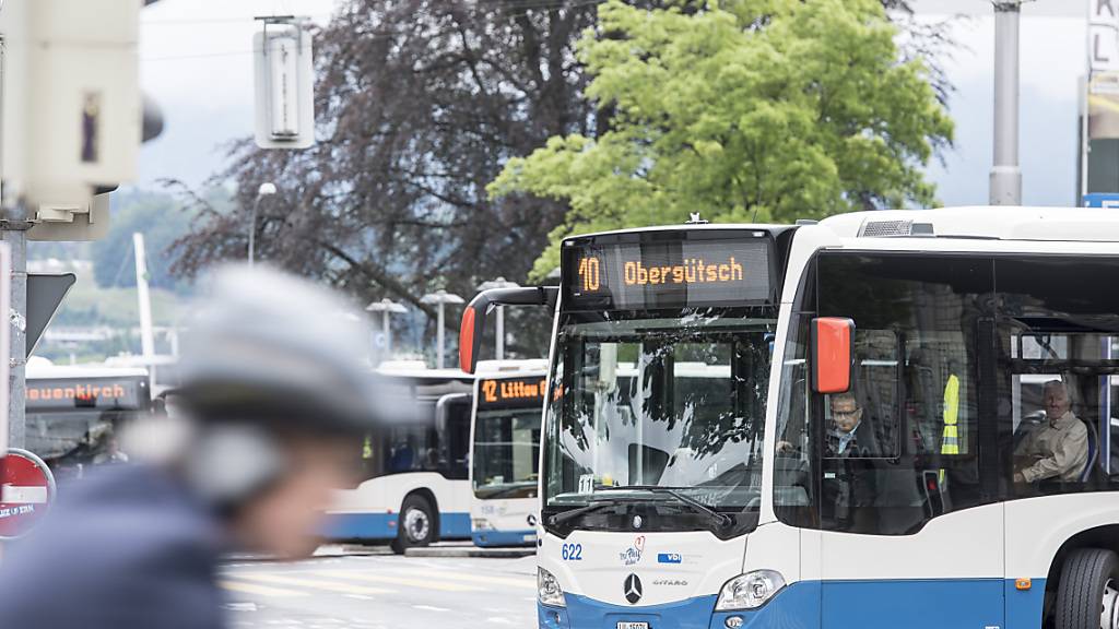 Dosieranlagen sollen dazu beitragen, dass die Busse im Zentrum pünktlich verkehren. (Archivaufnahme)