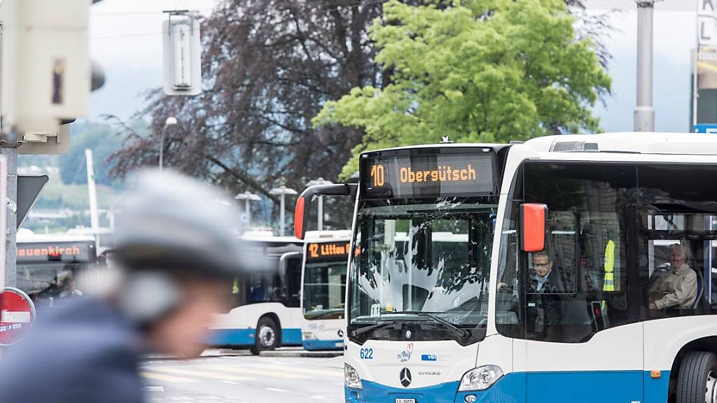 Dosieranlagen sollen dazu beitragen, dass die Busse im Zentrum pünktlich verkehren. (Archivaufnahme)