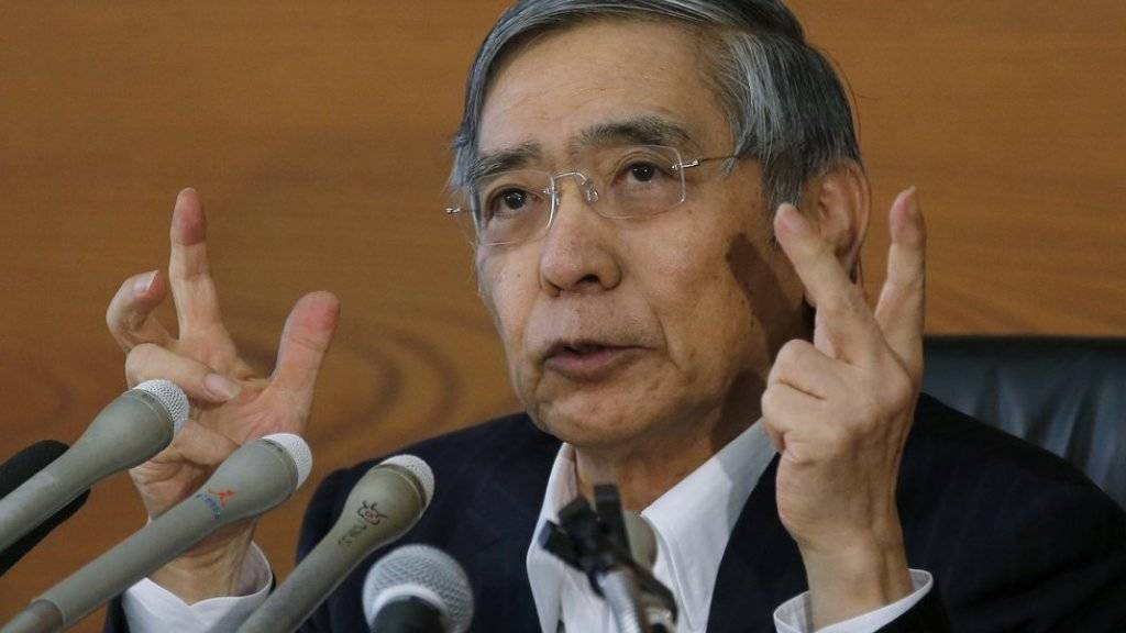 Der japanische Notenbankchef Haruhiko Kuroda will die Realzinsen durch die Kontrolle der kurz- und langfristigen Zinsen drücken.
