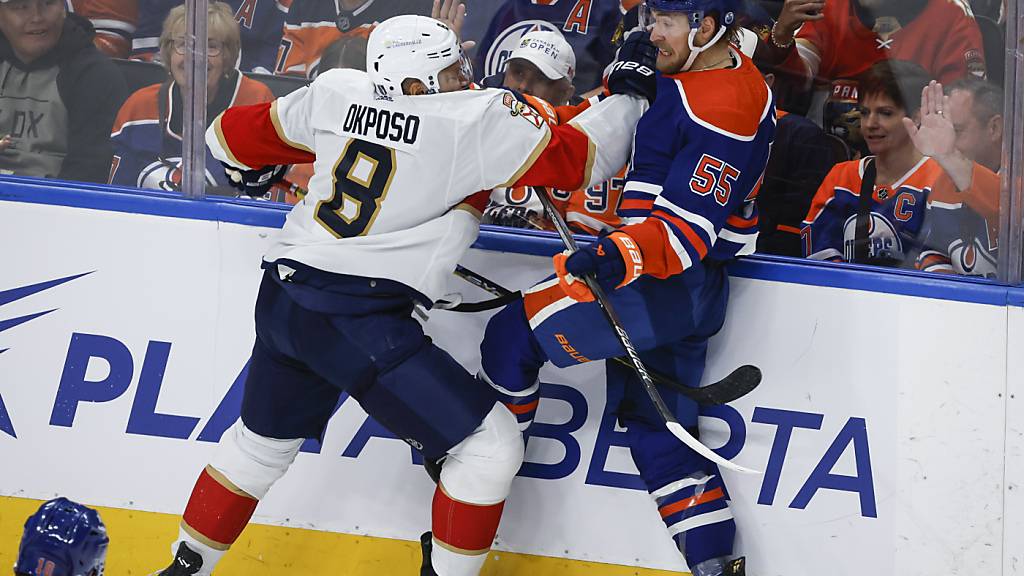 Die Florida Panthers, hier mit Kyle Okposo (links), lassen die Edmonton Oilers in Spiel 3 des Stanley-Cup-Finals eiskalt auflaufen