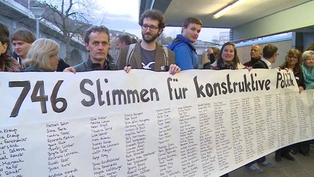 Demonstration gegen Rücktrittsforderung